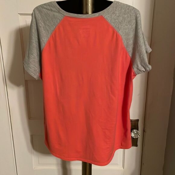 NWOT 2XL Hanes melon/salmon color w/gray short sleeves rounded hem shirt - Picture 7 of 14